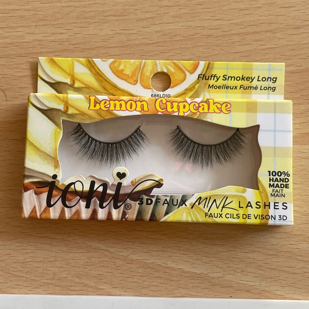 Ash Black and Yellow Lashes Natural Volume